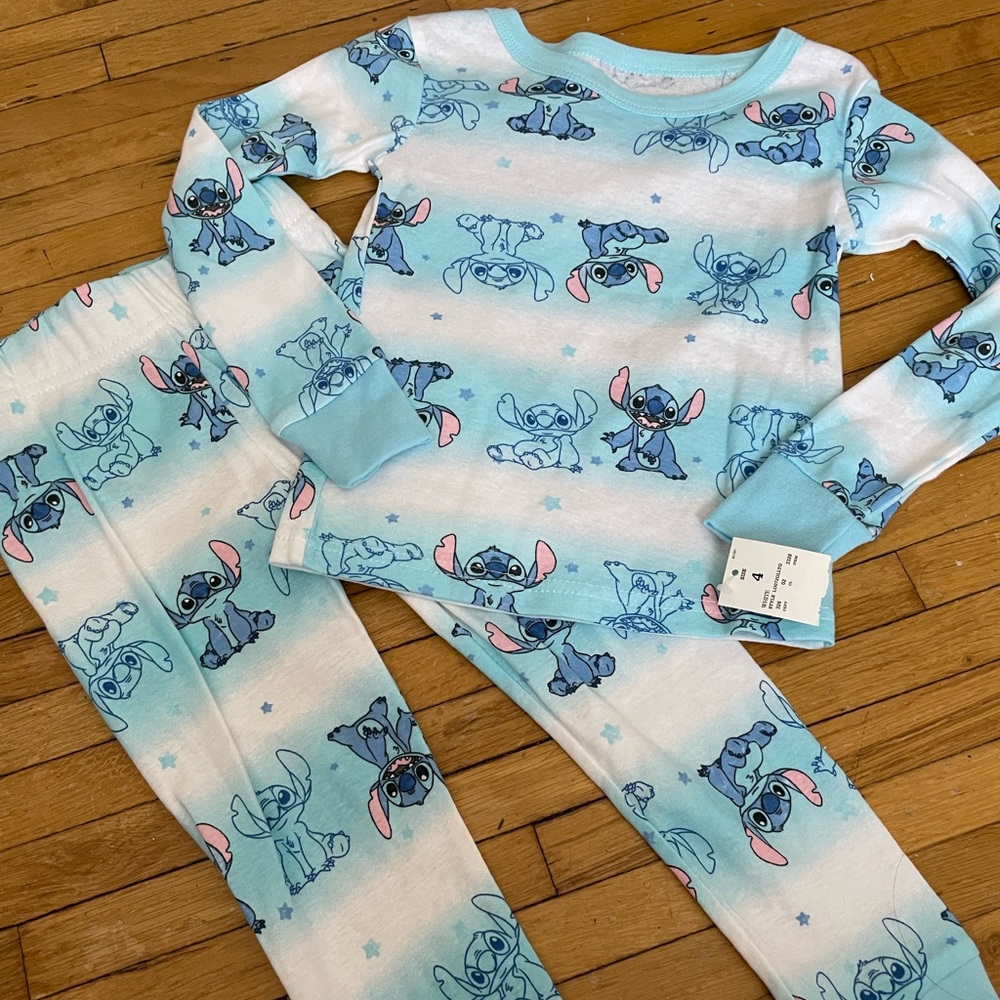 Disney stitch top bottom pajama set size 4T